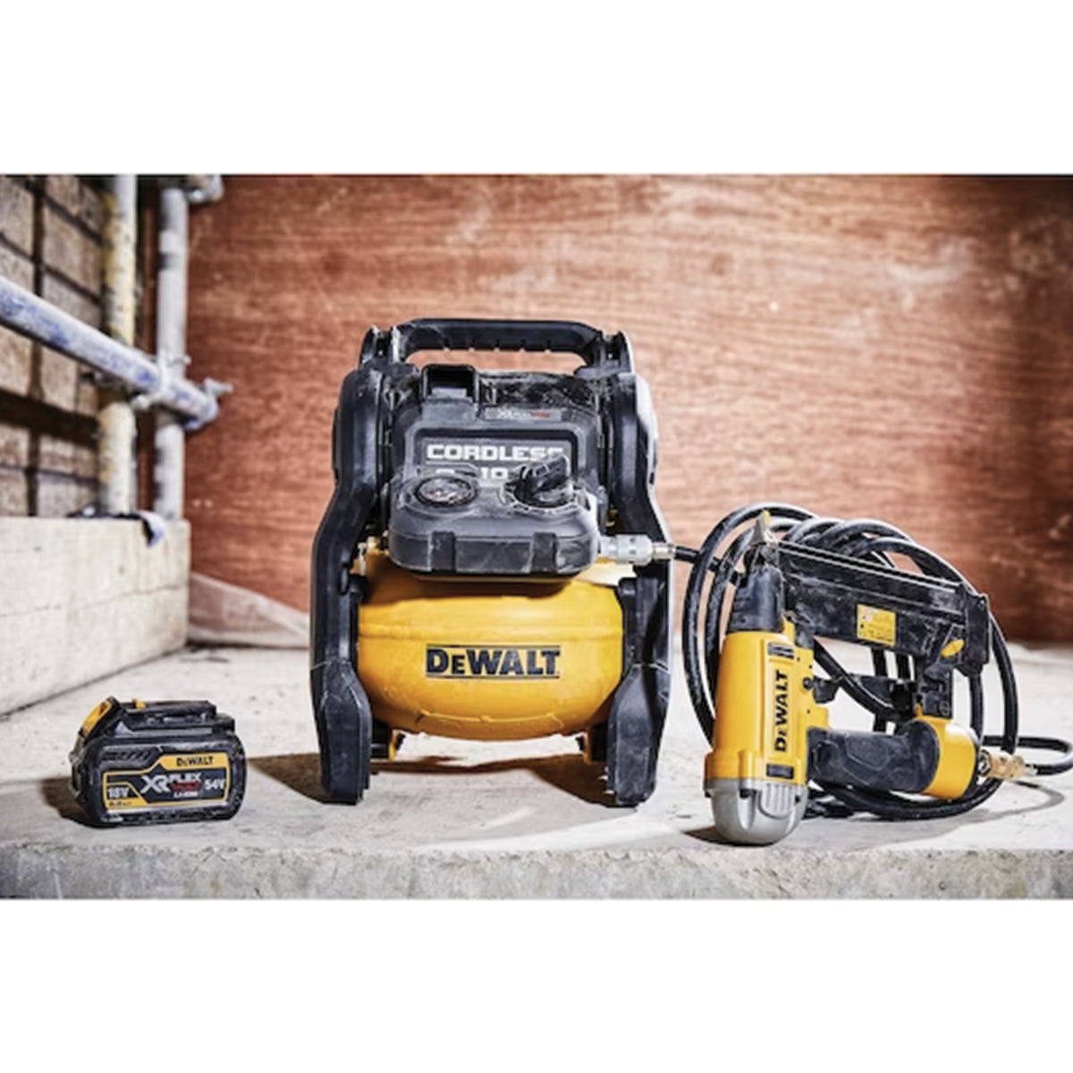 Compresseur XR 54v FLEXVOLT 10 litres (CORPS DE MACHINE - SANS BATTERIES) - DeWALT - DCC1054N-XJ Compresseur XR 54v FLEXVOLT 10 litres (CORPS DE MACHINE - SANS BATTERIES) - DeWALT - DCC1054N-XJ